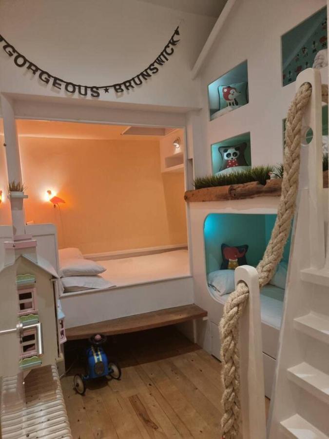 Quirky Seaside Family Cottage Walk To The Waves! Brighton Eksteriør billede
